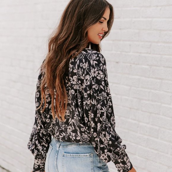 VICI Daily Devine Floral Drape Top - Picture 2 of 8